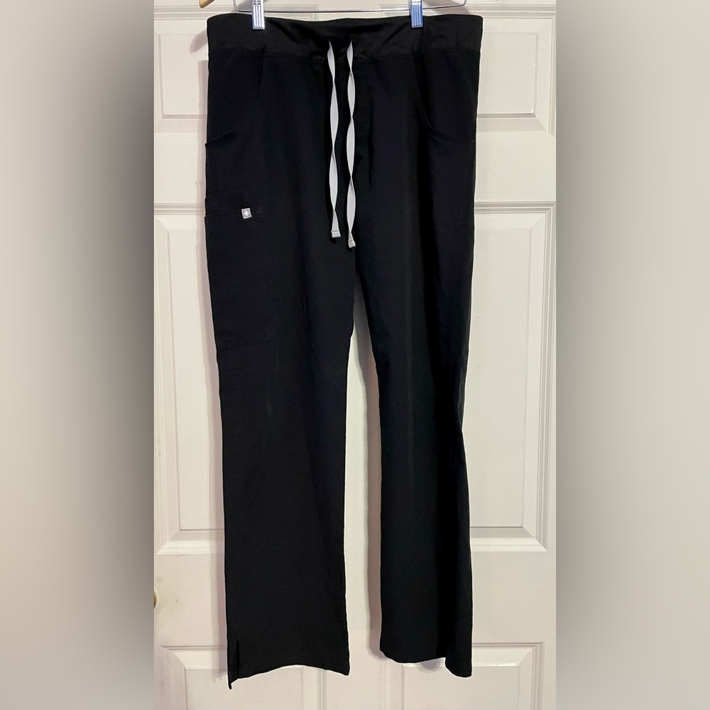 - Figs women’s black medium scrub pants